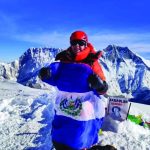 Alfa Karina Arrué conquista la cima del AmaDablam en el Himalaya