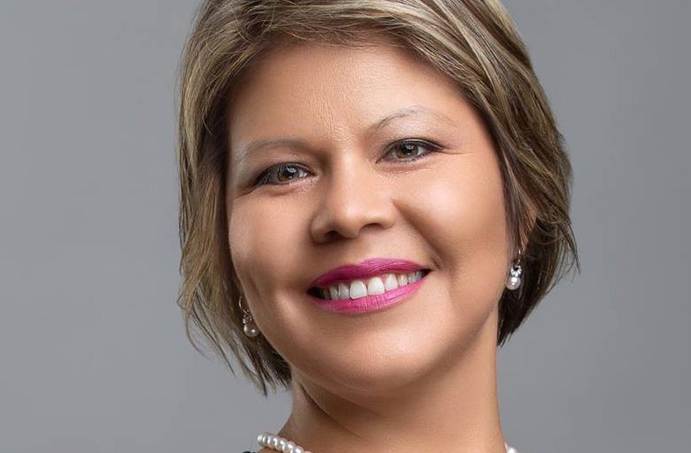 Salvadoreña aspira al senado de Estados Unidos