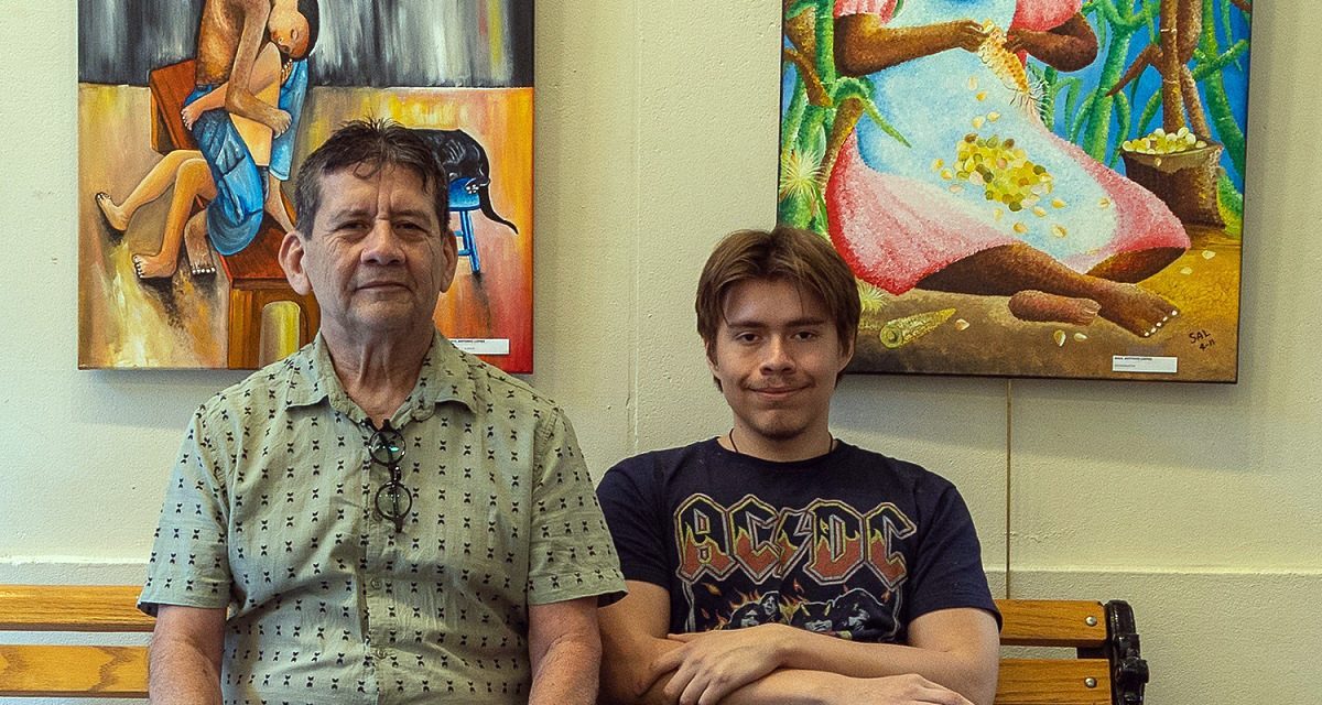 Padre e hijo salvadoreños exhiben su arte en Freeport