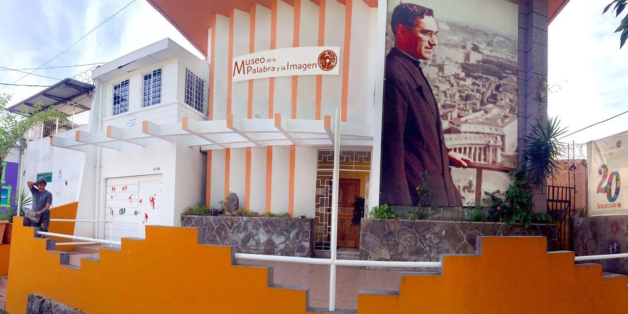 Un tesoro histórico llega al Museo de la Palabra y la Imagen de San Salvador: la biblioteca de Héctor Lindo